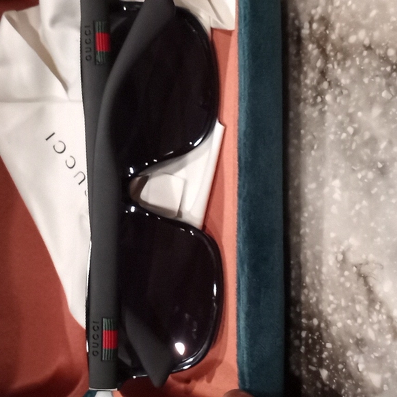 GUCCI SHADES - Picture 2 of 4